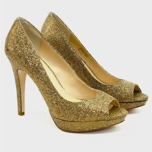 GOLD GLITTER PEEP TOE PLATFORM PUMPS — Size  7.5  8